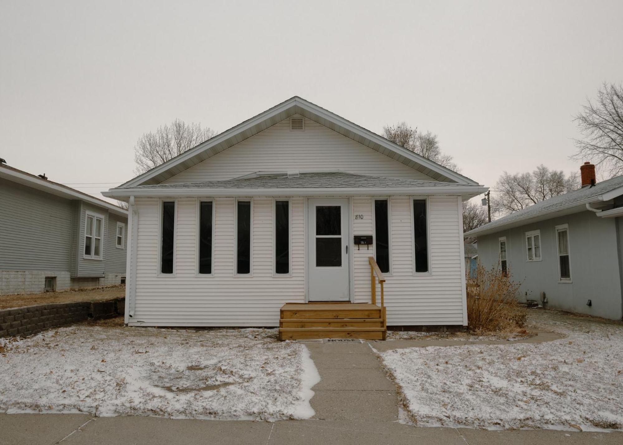 East Side & Motel 2*